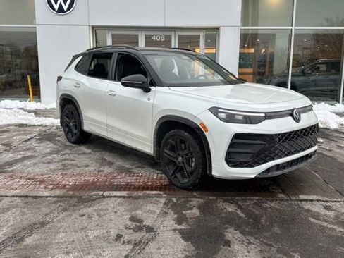 Certified 2025 Volkswagen Tiguan SE R-Line image 1