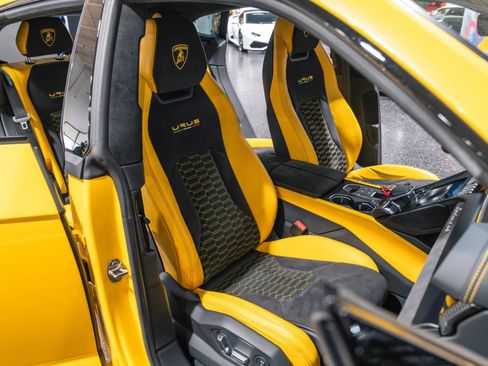 Used 2021 Lamborghini Urus AWD/4WD image 39