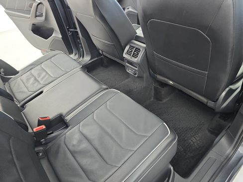 Certified 2024 Volkswagen Tiguan SEL R-Line image 11