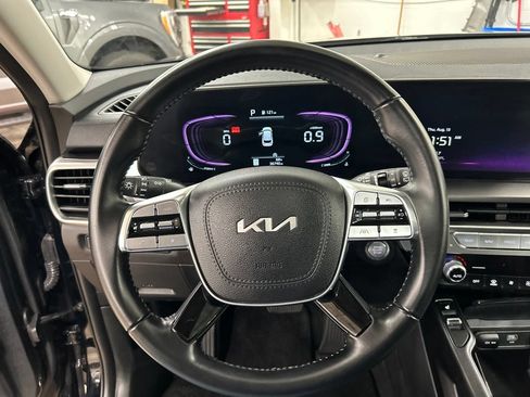Certified 2024 Kia Telluride S w/ S Sunroof Package AWD/4WD image 17