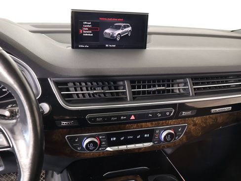 Used 2017 Audi Q7 3.0T Prestige w/ Prestige Package AWD/4WD image 5