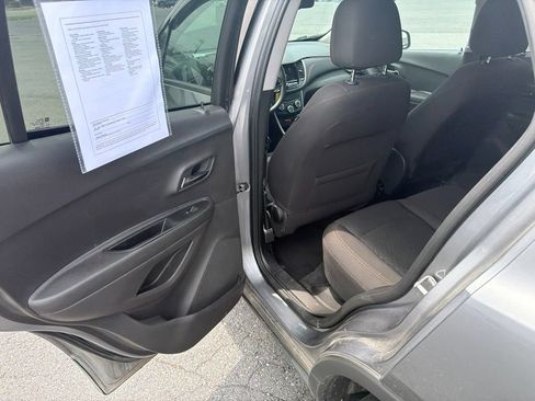 Used 2020 Chevrolet Trax LS w/ Tint and Cruise Package AWD/4WD image 17