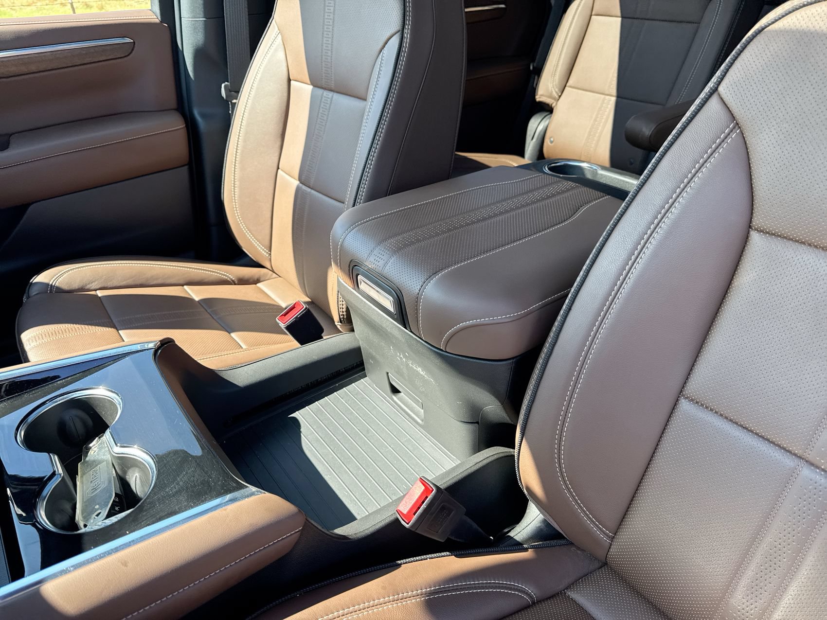 Used 2025 Chevrolet Tahoe High Country AWD/4WD image 21