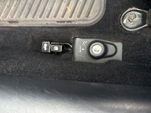 Used 2002 Toyota MR2 image 17