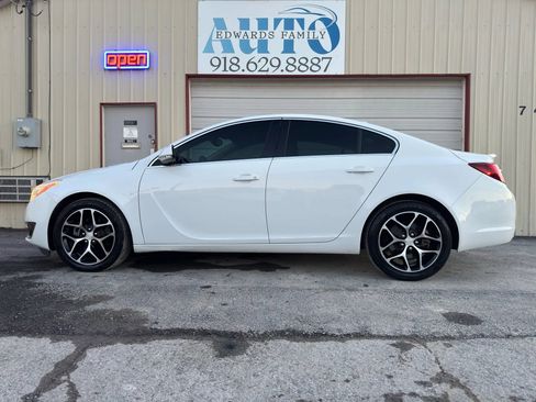 Used 2017 Buick Regal Sport Touring image 11