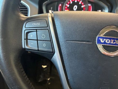 Used 2016 Volvo XC60 T5 Premier w/ Proximity Package image 18
