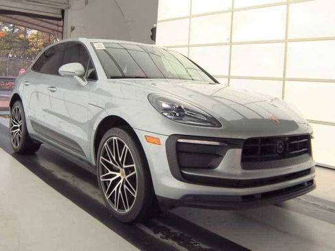 Used 2024 Porsche Macan image 2