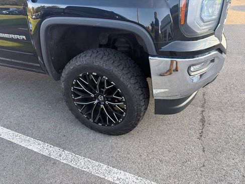Used 2019 GMC Sierra 1500 SLE w/ SLE Value Package AWD/4WD image 2