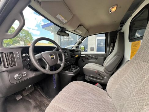 Used 2020 Chevrolet Express 2500 RWD image 17
