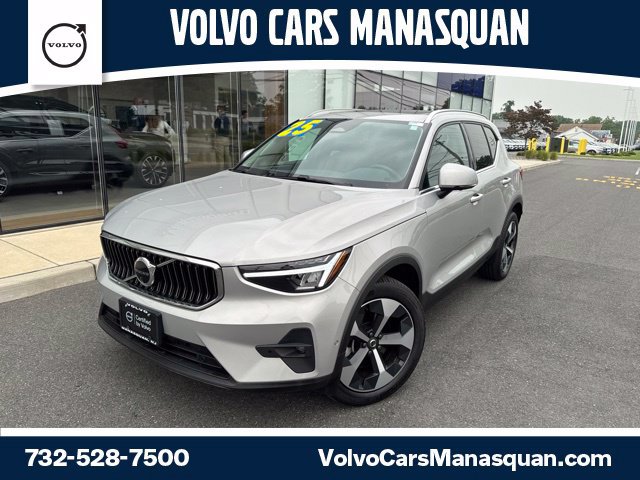 Certified 2025 Volvo XC40 B5 Plus AWD/4WD image 1