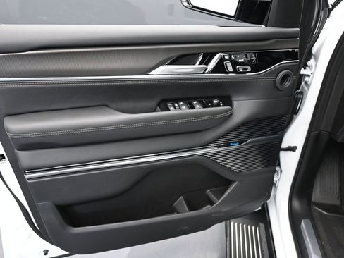 Used 2024 Jeep Grand Wagoneer Series II w/ Quick Order Packagew 28T image 12