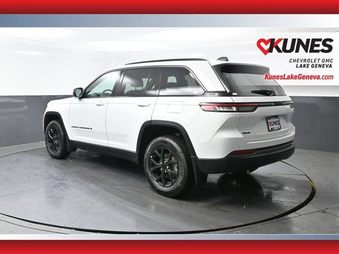 Used 2026 Jeep Grand Cherokee Altitude AWD/4WD image 9