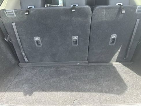 Used 2025 Nissan Pathfinder SV AWD/4WD image 25