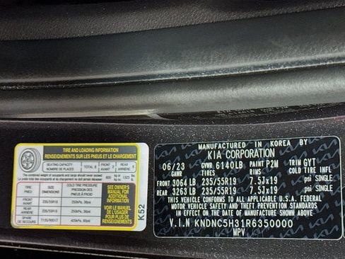 Used 2024 Kia Carnival EX FWD image 33