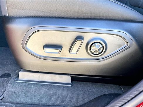 New 2025 Jeep Grand Cherokee Laredo w/ Trailer Tow Package image 19