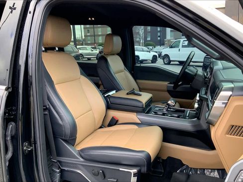 Used 2023 Ford F150 Lariat w/ Trailer Tow Package image 9