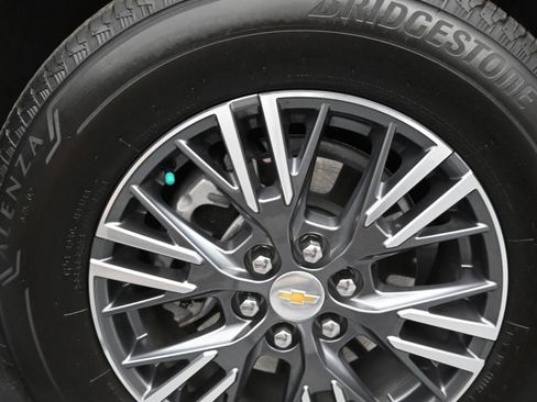 Certified 2026 Chevrolet Traverse LT FWD image 30