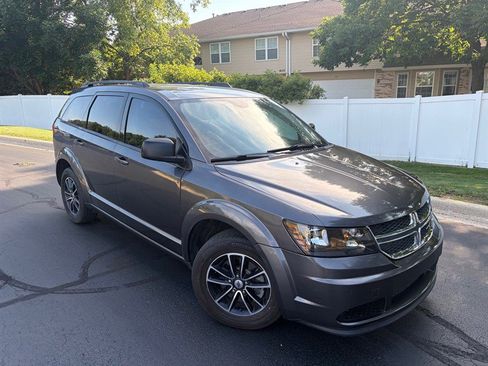 Used 2018 Dodge Journey SE FWD image 1