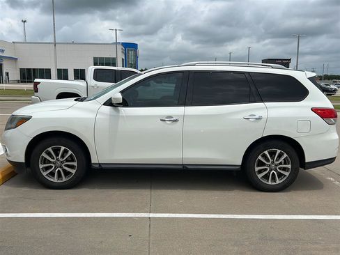 Used 2016 Nissan Pathfinder SV FWD image 12
