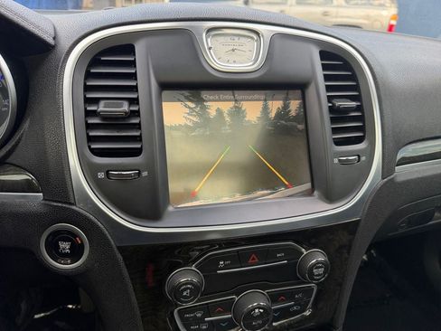 Used 2016 Chrysler 300 C RWD image 17