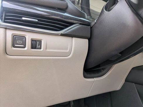 Used 2023 Cadillac XT4 Premium Luxury image 16