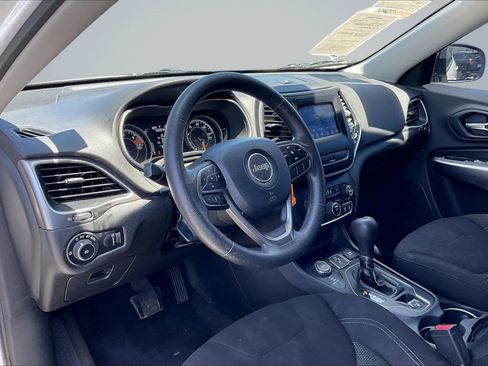 Used 2019 Jeep Cherokee Latitude w/ Popular Appearance Group AWD/4WD image 14