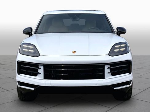 Used 2025 Porsche Cayenne image 4