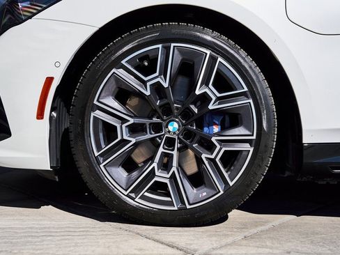 Used 2026 BMW 550e xDrive AWD/4WD image 3