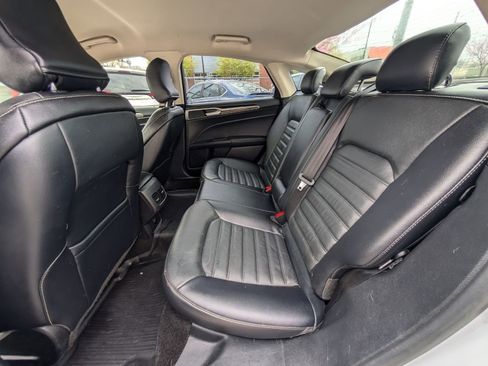 Used 2018 Ford Fusion SE w/ Fusion SE Technology Package FWD image 17