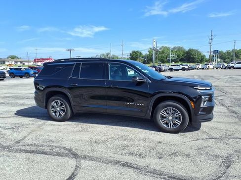 Used 2025 Chevrolet Traverse LT AWD/4WD image 12