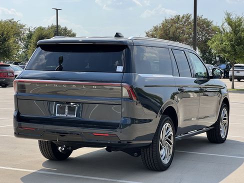 New 2025 Lincoln Navigator L Reserve image 9