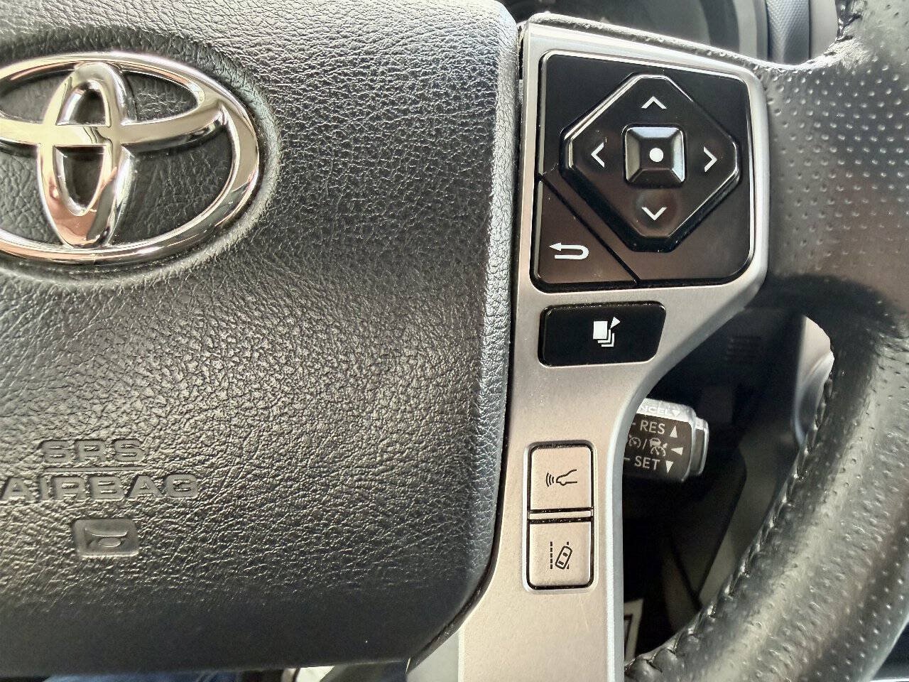 Used 2021 Toyota 4Runner SR5 AWD/4WD image 40