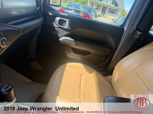 Used 2018 Jeep Wrangler Unlimited Rubicon w/ Dual Top Group AWD/4WD image 18