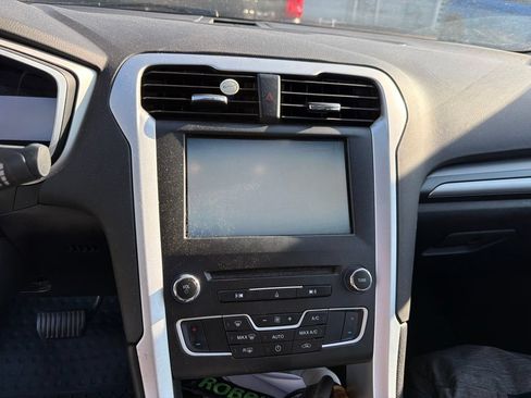 Used 2016 Ford Fusion SE FWD image 14
