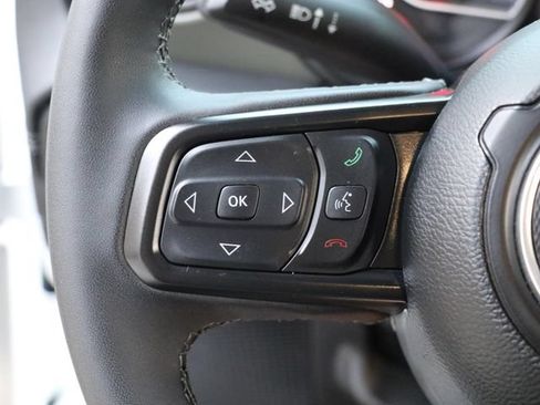 Used 2025 Jeep Gladiator Mojave AWD/4WD image 28