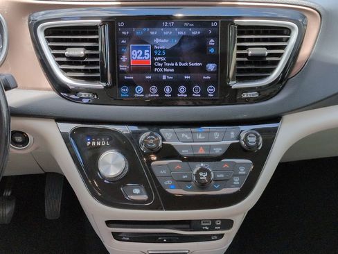 Used 2019 Chrysler Pacifica Touring-L Plus w/ Advanced Safetytec Group FWD image 18