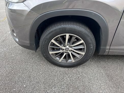 Used 2018 Toyota Highlander XLE FWD image 11