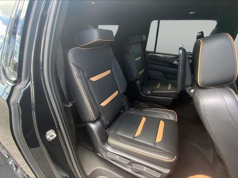 Used 2021 GMC Yukon XL AT4 w/ AT4 Premium Plus Package AWD/4WD image 18