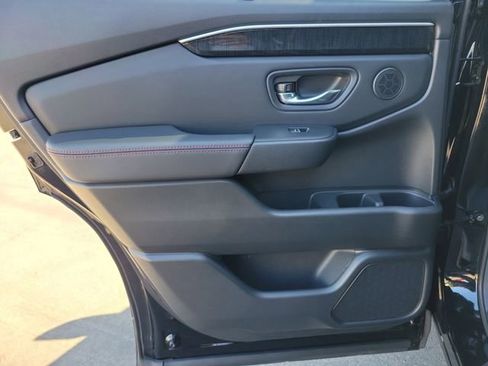 Certified 2025 Honda Pilot Black Edition image 16