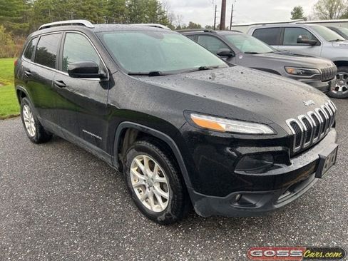 Used 2017 Jeep Cherokee Latitude w/ Cold Weather Group AWD/4WD image 2