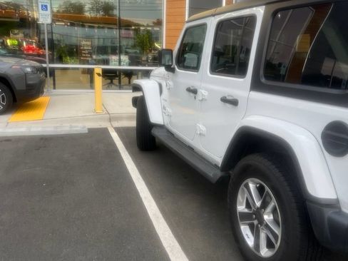 Used 2019 Jeep Wrangler Unlimited Sahara AWD/4WD image 6