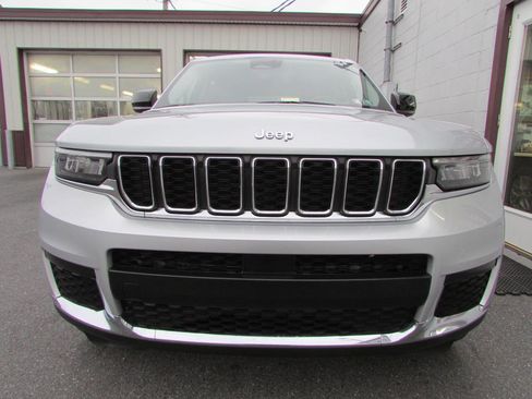 Used 2023 Jeep Grand Cherokee L Laredo w/ Luxury Tech Group I image 2
