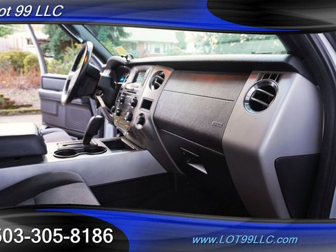 Used 2017 Ford Expedition XLT image 19