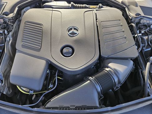 Used 2025 Mercedes-Benz C 300 4MATIC Sedan image 31