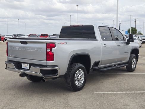 Used 2022 Chevrolet Silverado 2500 LT w/ Convenience Package image 3