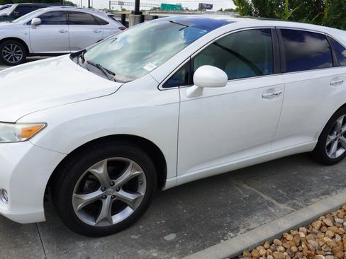 Used 2011 Toyota Venza w/ Premium Pkg #2 FWD image 4