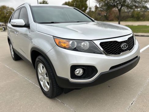 Used 2013 Kia Sorento LX w/ Convenience Pkg image 4