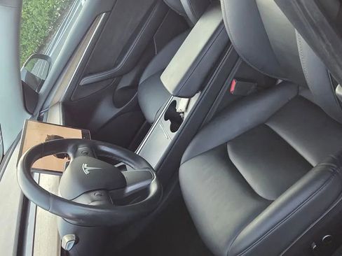Used 2022 Tesla Model 3 image 9
