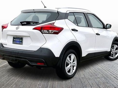 Used 2019 Nissan Kicks S image 9