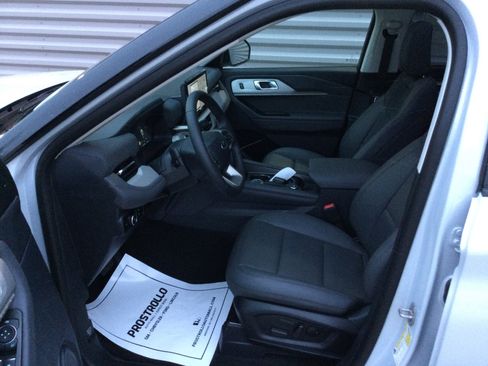 New 2026 Ford Explorer Active w/ Active Comfort Package image 8